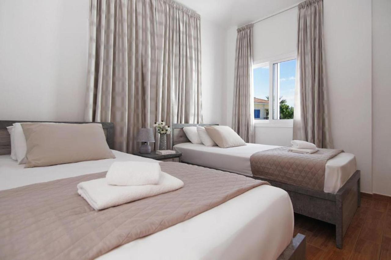 Elite Luxury Villa Paralimni Exterior photo